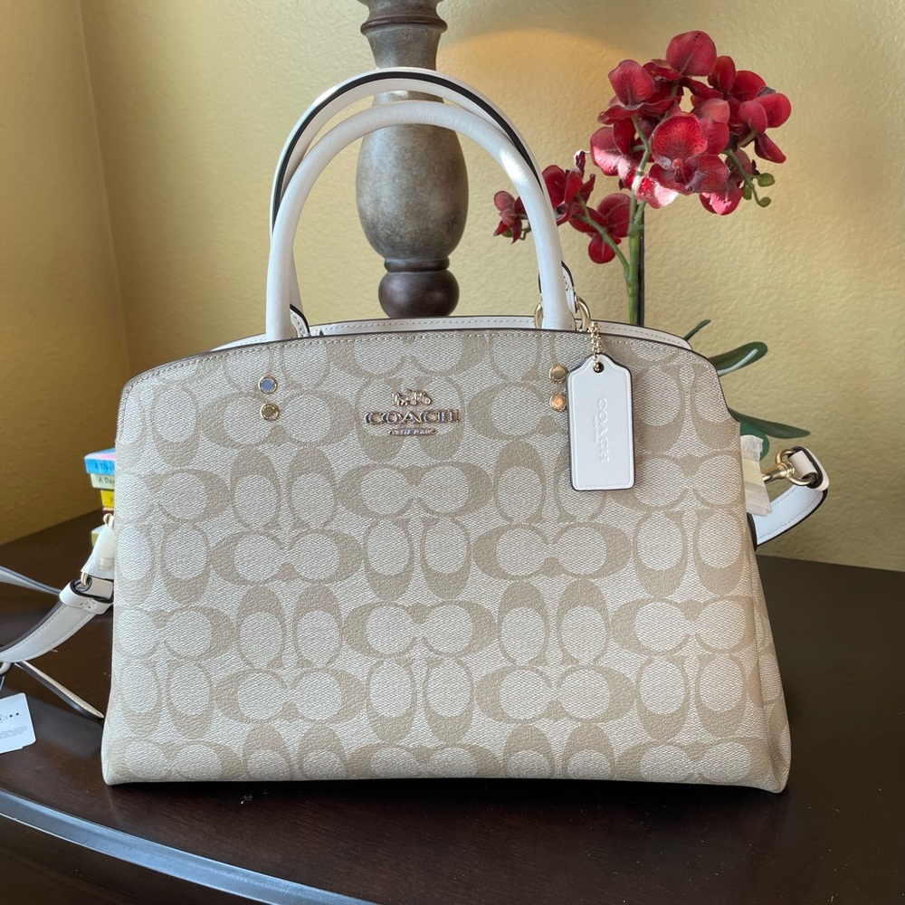 NWOT - Coach Beige and White Signature Dome Satchel